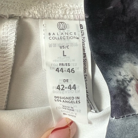 Women’s Balance Collection shorts size Large - Picture 3 of 6